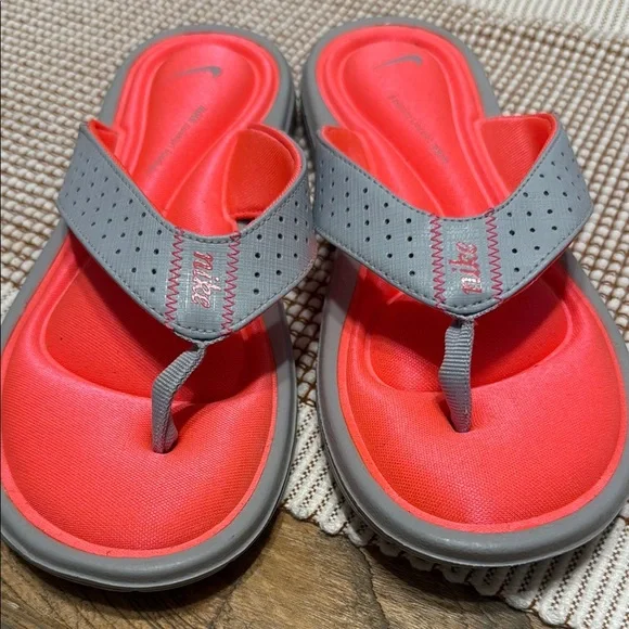 Nike hot pink and Gray Sandals - Picture 3 of 3